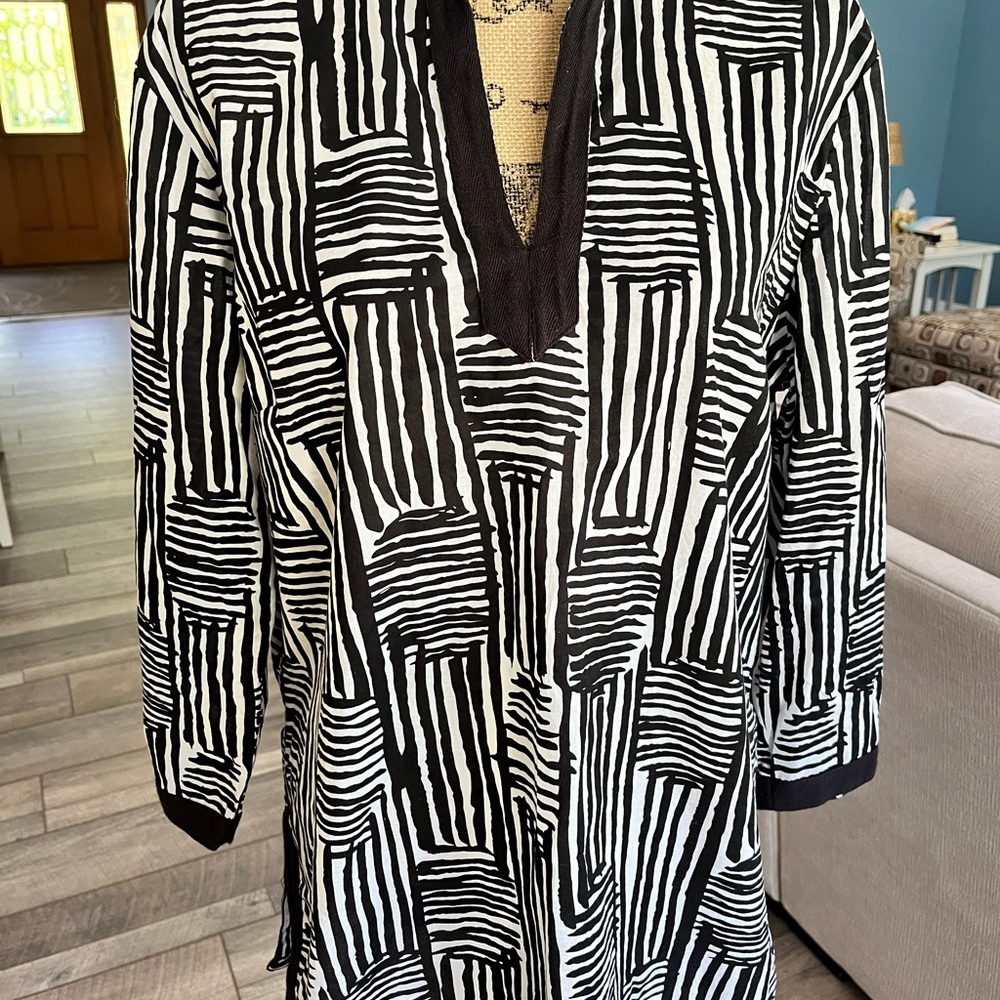 Women’s Charter Club Black/White 3/4 Sleeve Print Tunic - Size 16